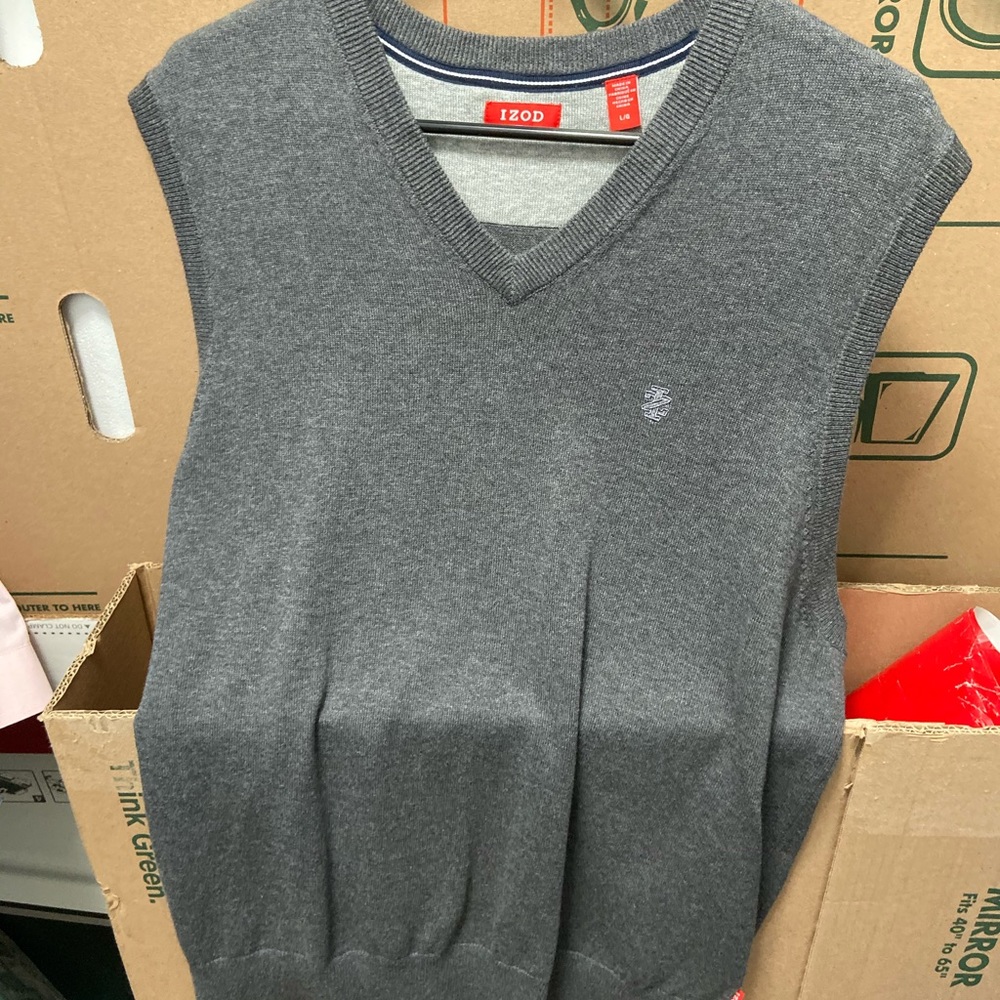 Pullover vest.